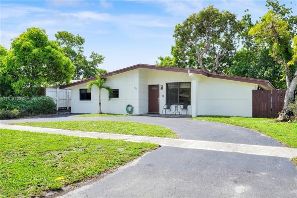 Sunswept Heights, 521 NE 175th St, North Miami Beach, Florida 33162, image 3