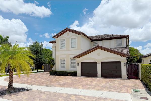 Century Gardens, 8902 NW 178th Ln, Hialeah, Florida 33018, image 2