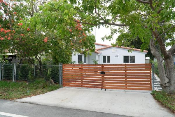 1432 NE 183rd St, Miami, Florida 33179, image 1