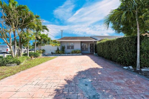 2401 SW 102nd Ave, Unincorporated Dade County, Florida 33165, image 1