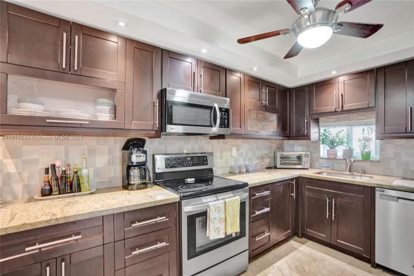 Hollybrook Golf & Tennis Club, 9410 N Hollybrook Lake Dr #102, Pembroke Pines, Florida 33025, image 1