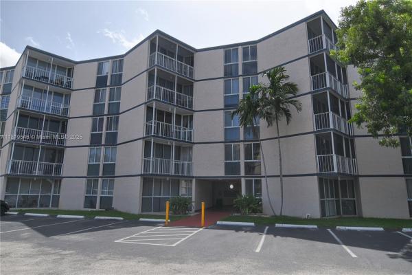 Las Brisas At Country Club Of Miami, 7125 NW 186th St #B311, Hialeah, Florida 33015, image 1