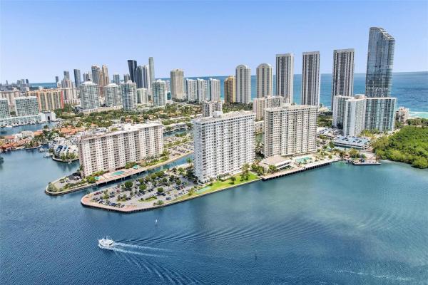 Arlen House West, 500 Bayview Dr #826, Sunny Isles Beach, Florida 33160, image 1