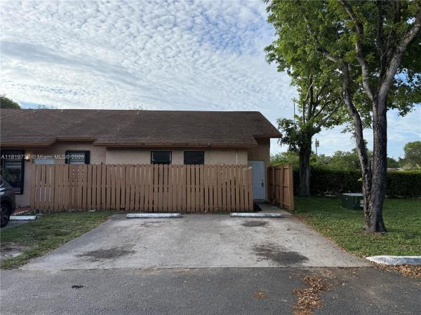 Country Lake Manors Townhomes, 6703 NW 192nd Ter, Hialeah, Florida 33015, image 3