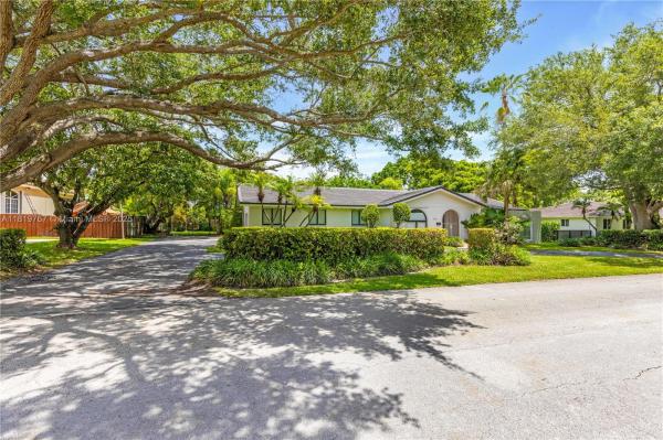 Avocado Acres, 7915 SW 166th St, Palmetto Bay, Florida 33157, image 1