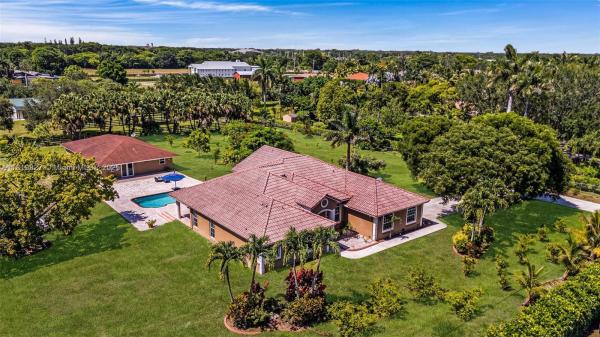 Sunshine Ranches, 12851 Luray Rd, Southwest Ranches, Florida 33330, image 1