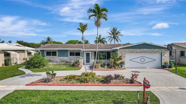 Pembroke Lakes, 11520 NW 23rd St, Pembroke Pines, Florida 33026, image 1