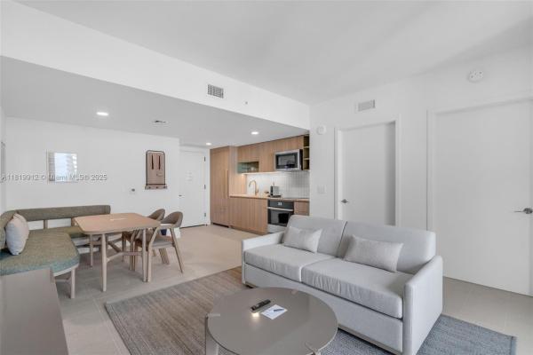  #3709, Miami, Florida 33132, image 1