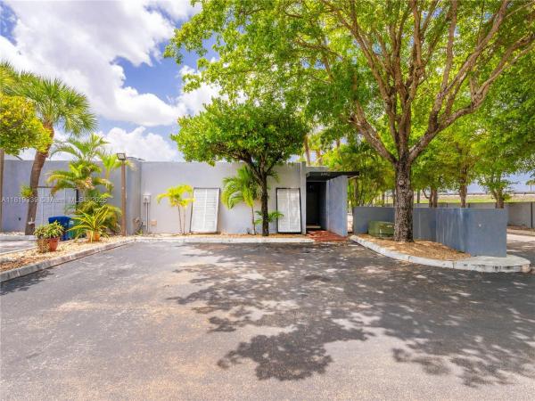 Windmill Gate, 6442 Milk Wagon Ln, Miami Lakes, Florida 33014, image 1