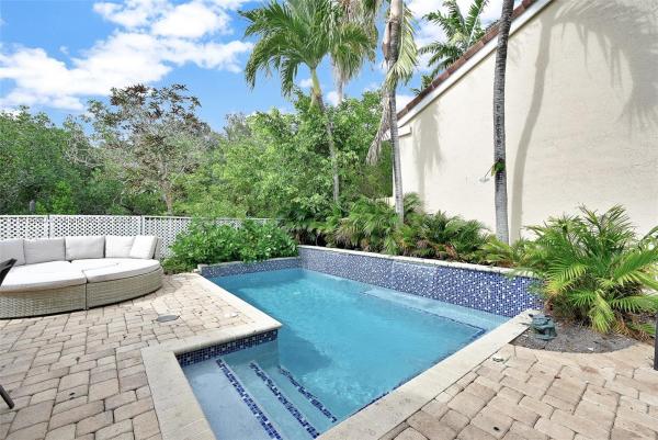 West Lake Village, 1151 W Lake St, Hollywood, Florida 33019, image 1