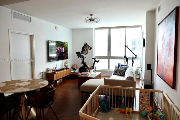 Met 1, 300 S Biscayne Blvd #T-3504, Miami, Florida 33131, image 1