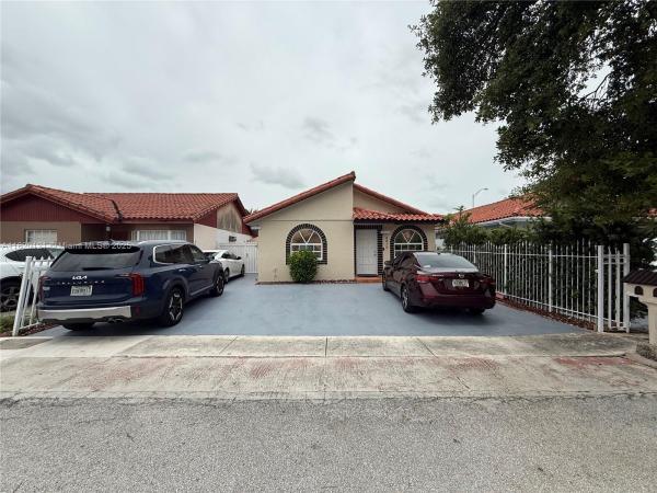 Alameda Jardins, 2413 W 73rd Pl, Hialeah, Florida 33016, image 2