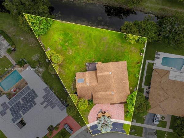 Bonaventure Lakes, 16530 Royal Poinciana Ct, Weston, Florida 33326, image 1