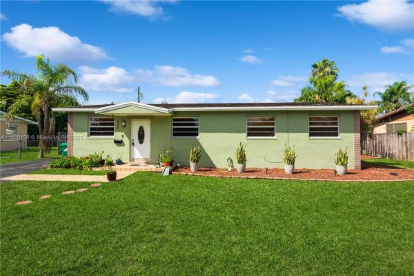 Pine Tree Manor, 9540 Lisa Rd, Cutler Bay, Florida 33157, image 1