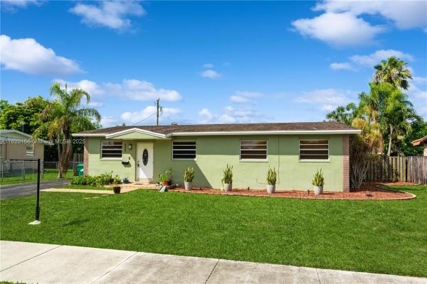 Pine Tree Manor, 9540 Lisa Rd, Cutler Bay, Florida 33157, image 2