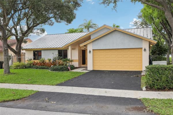 Royal Palm Lakes Estates, 1860 NW 43rd St, Oakland Park, Florida 33309, image 1