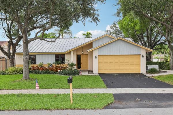Royal Palm Lakes Estates, 1860 NW 43rd St, Oakland Park, Florida 33309, image 2