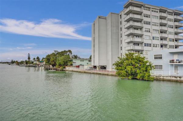 Fountain Towers, 7118 Bonita Dr #405, Miami Beach, Florida 33141, image 2