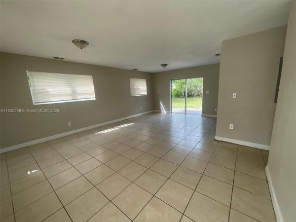 Mark Alan Manor, 2250 NW 180th Ter, Miami Gardens, Florida 33056, image 3