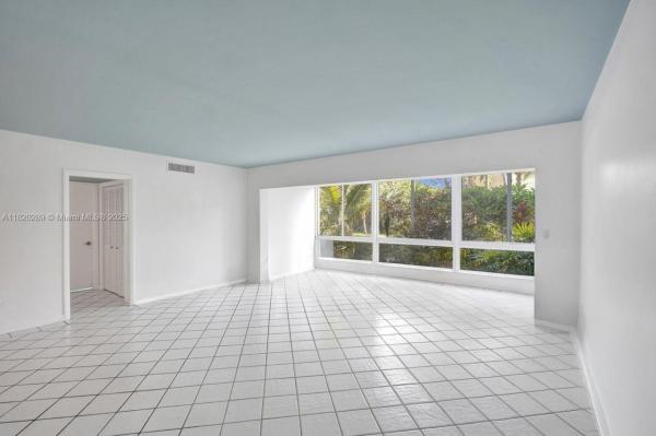Sunrise Manors, 260 Sunrise Dr #E, Key Biscayne, Florida 33149, image 3