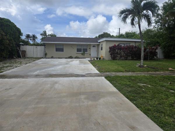 Bonnie Loch, 650 NW 38th St, Deerfield Beach, Florida 33064, image 1