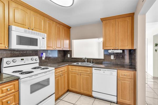 Frances, 7801 Abbott Ave #307, Miami Beach, Florida 33141, image 3