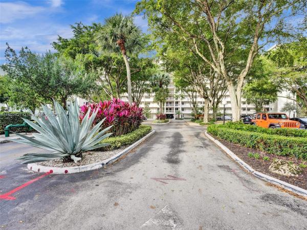 Oaks Lane At Palm-Aire, 605 Oaks Dr #309, Pompano Beach, Florida 33069, image 1