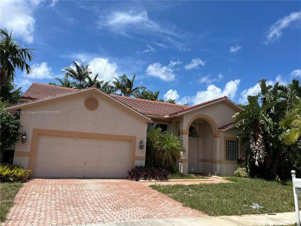 Emerald Lake Estates At The Landings, 10257 SW 12th St, Pembroke Pines, Florida 33025, image 2