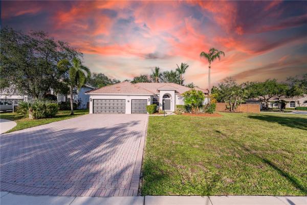 Stoneridge Lake Estates, 6946 Mariposa Cir Ct, Pembroke Pines, Florida 33331, image 1