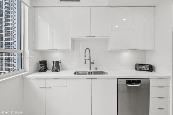Courts Brickell Key, 801 Brickell Key Blvd #2202, Miami, Florida 33131, image 2