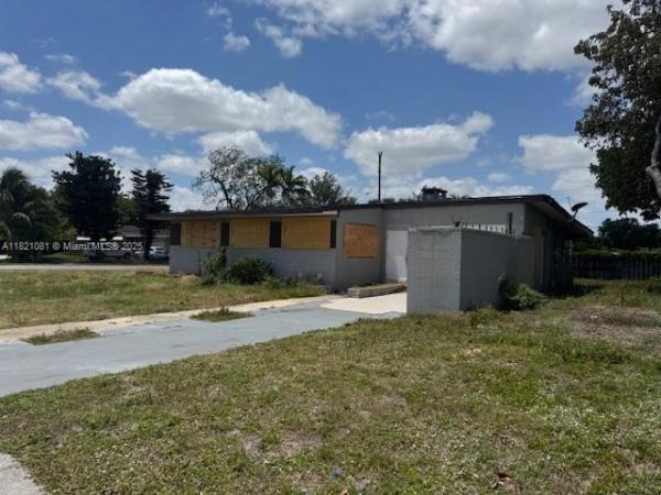 Sierra, 19800 NW Miami Ct, Miami Gardens, Florida 33169, image 3