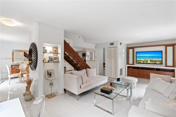 Snapper Village, 7074 SW 114 Pl #H, Kendall, Florida 33173, image 2