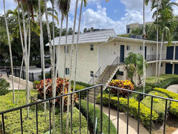 Monterey Gardens Of Pinecrest, 8603 SW 68th Ct #27, Pinecrest, Florida 33156, image 2