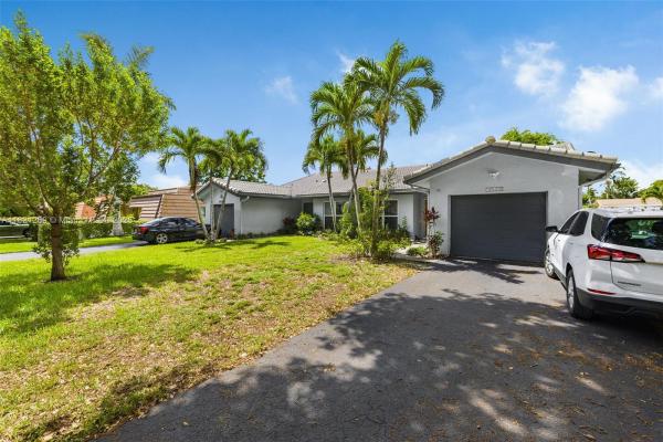 Chevy Chase, 10650 NW 45th St, Coral Springs, Florida 33065, image 2