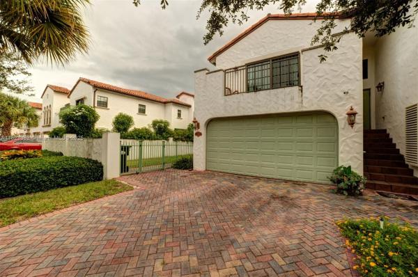 The Oaks At Hidden Harbour, 2916 Hidden Harbour Ct, Dania Beach, Florida 33312, image 1