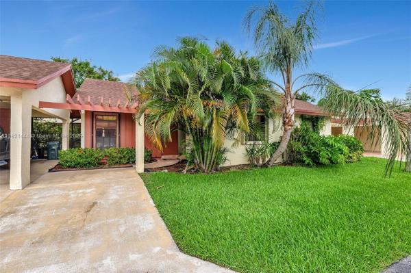 The Hammocks, 1798 Maplewood Trl, Coconut Creek, Florida 33063, image 2