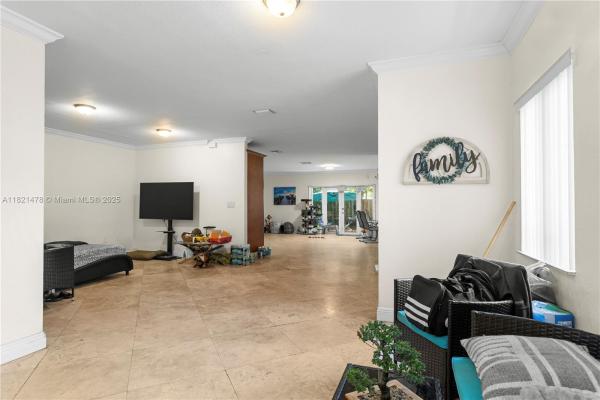 Carters, 3152 Plaza St, Miami, Florida 33133, image 1