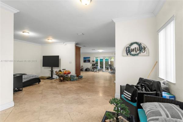 Carters, 3154 Plaza St, Miami, Florida 33133, image 1