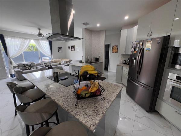 Kendall Breeze West, 13745 SW 113th Ln, The Hammocks, Florida 33186, image 2