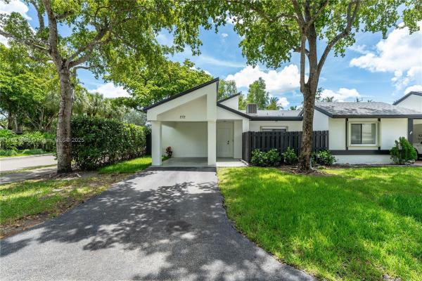 Villas Of Bonaventure, 272 Fairway Cir #98, Weston, Florida 33326, image 1