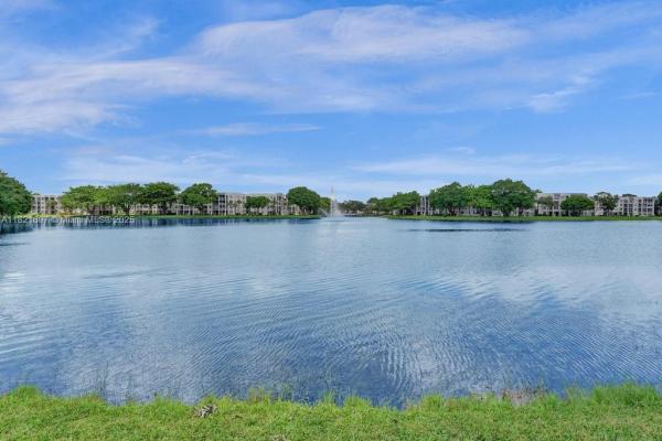 Whitehall Of Pine Island Ridge, 1520 Whitehall Dr #103, Davie, Florida 33324, image 1
