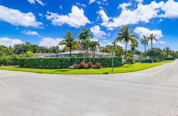 Berna Gilda, 905 NE 111th St #905, Biscayne Park, Florida 33161, image 1