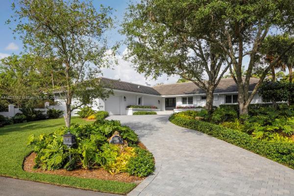 Hammocks Oaks Harbor, 11100 Paradela St, Coral Gables, Florida 33156, image 1