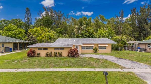 Palm Beach Colony, 886 Camellia Dr, Royal Palm Beach, Florida 33411, image 1