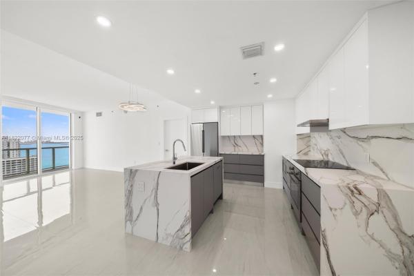 Quantum On The Bay, 1900 N Bayshore Dr #2104, Miami, Florida 33132, image 1