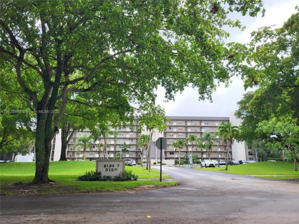 Rolling Hills Golf And Tennis Club, 3150 W Rolling Hills Cir #310, Davie, Florida 33328, image 1