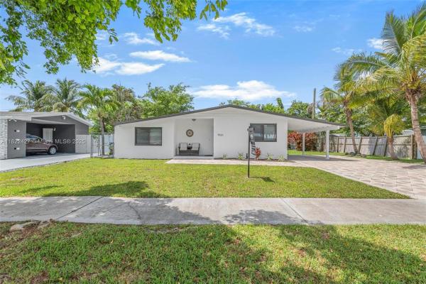 Pine Tree Manor, 9520 Holiday Rd, Cutler Bay, Florida 33157, image 2