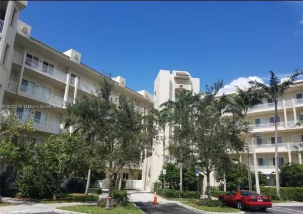 Royal Point At Palm-Aire, 3500 Oaks Clubhouse Dr #211, Pompano Beach, Florida 33069, image 1