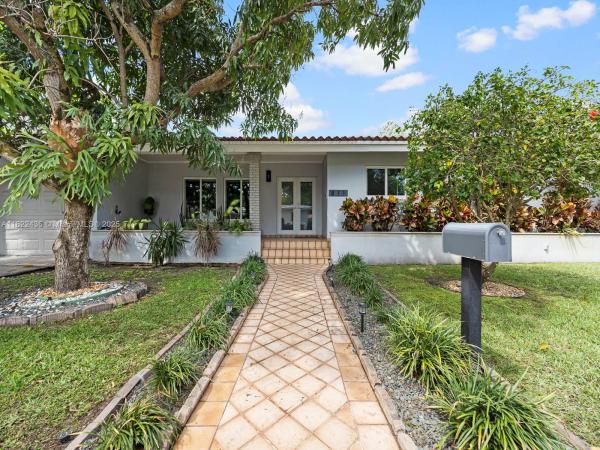 Cortez Place, 811 Trascoro Ave, Coral Gables, Florida 33134, image 2