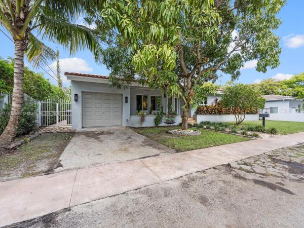 Cortez Place, 811 Trascoro Ave, Coral Gables, Florida 33134, image 3